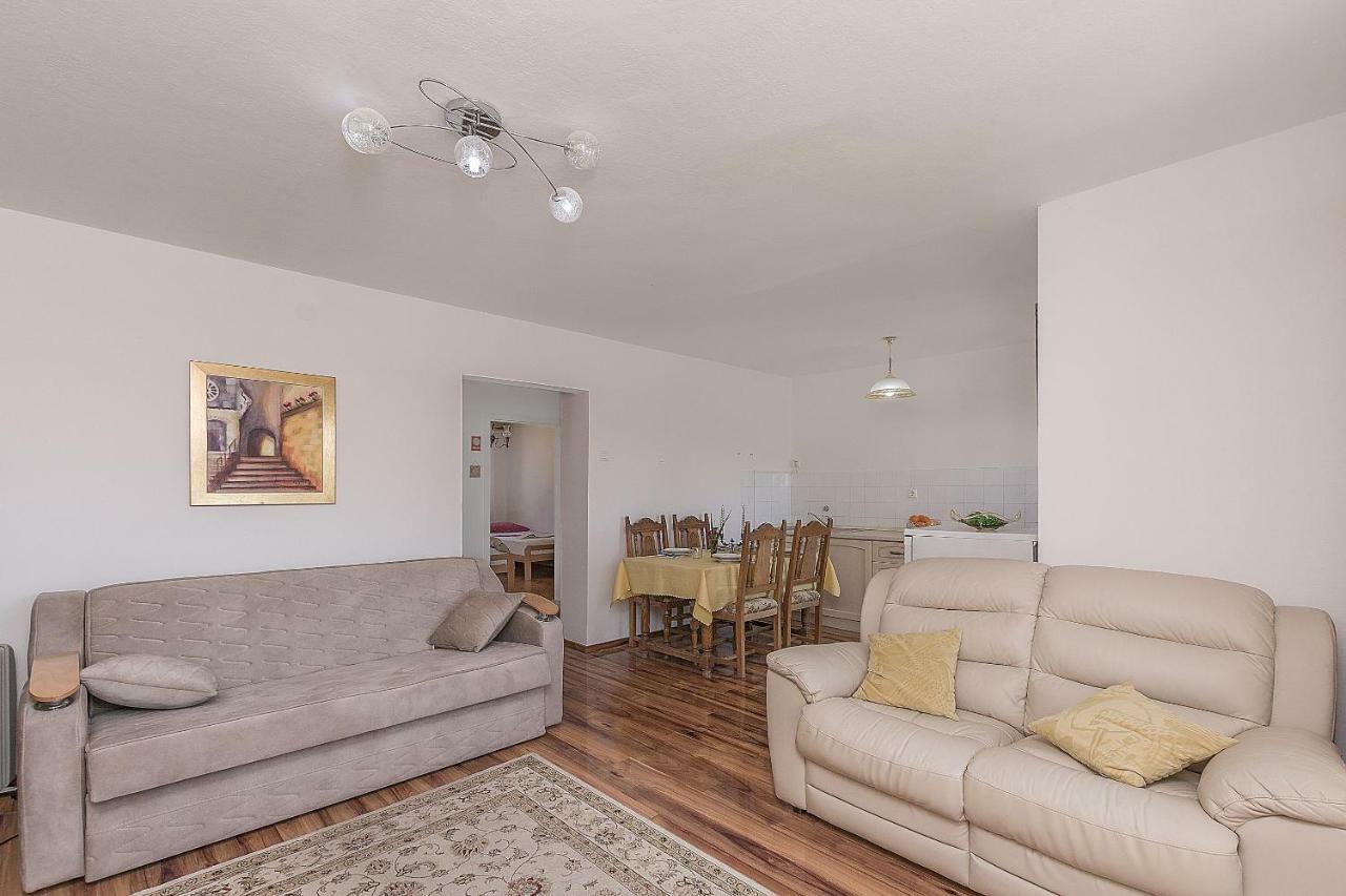 Apartment Nansy Омиш Экстерьер фото