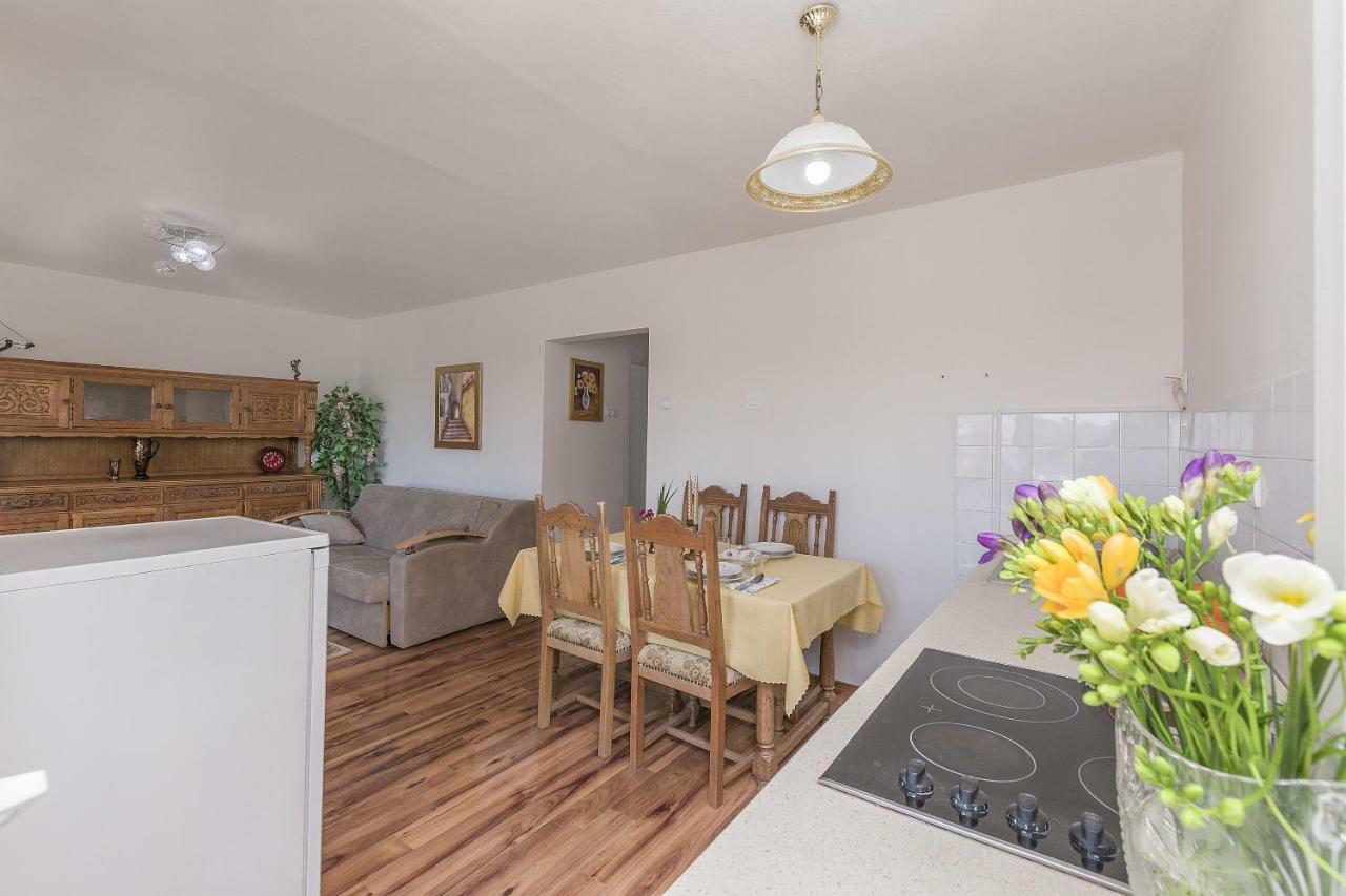 Apartment Nansy Омиш Номер фото